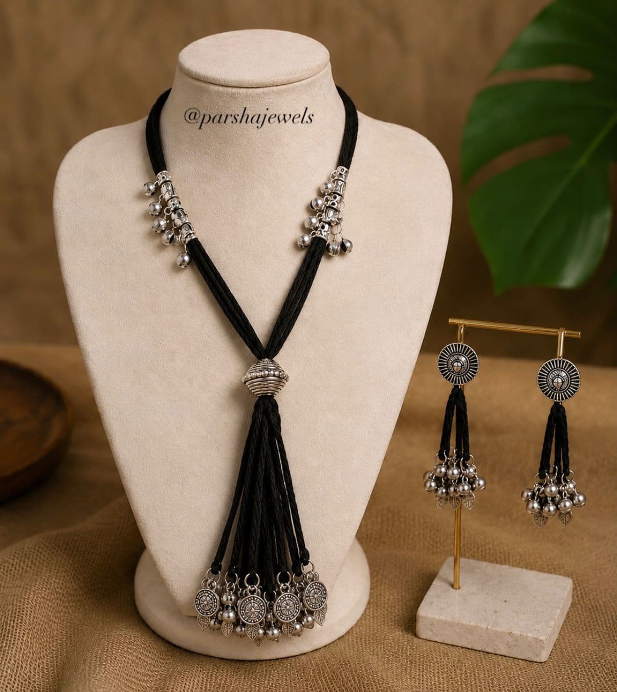 Single color thread necklace
