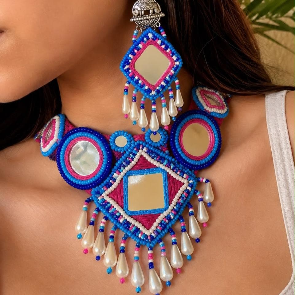 Multicolor pearl necklace view 2