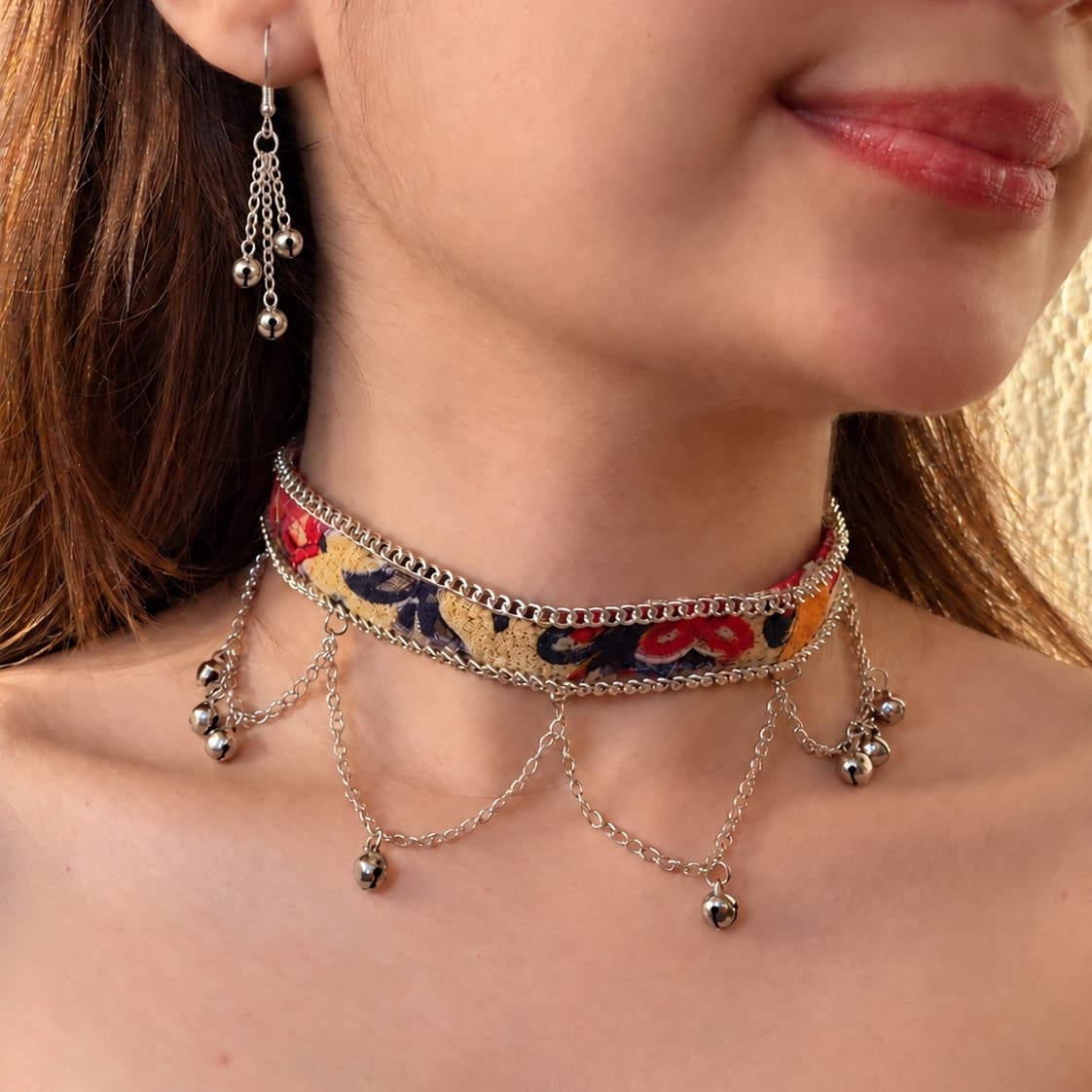 Fabric choker view 2