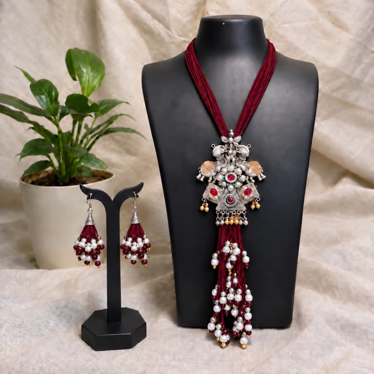 Raas rang Necklace view 2