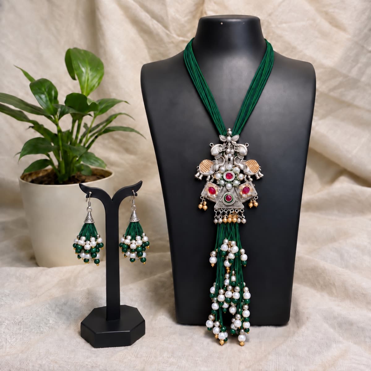 Raas rang Necklace view 3