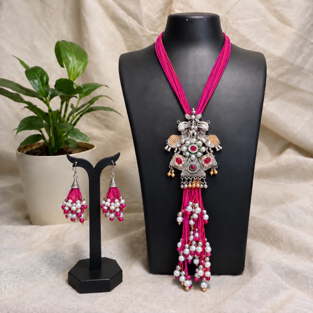 Raas rang Necklace view 4