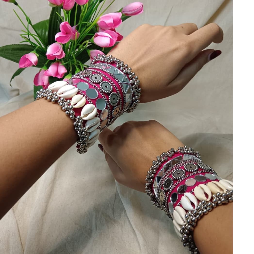 Mirror hand cuffs
