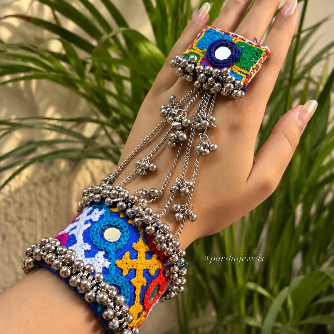 Kutchi hath phool